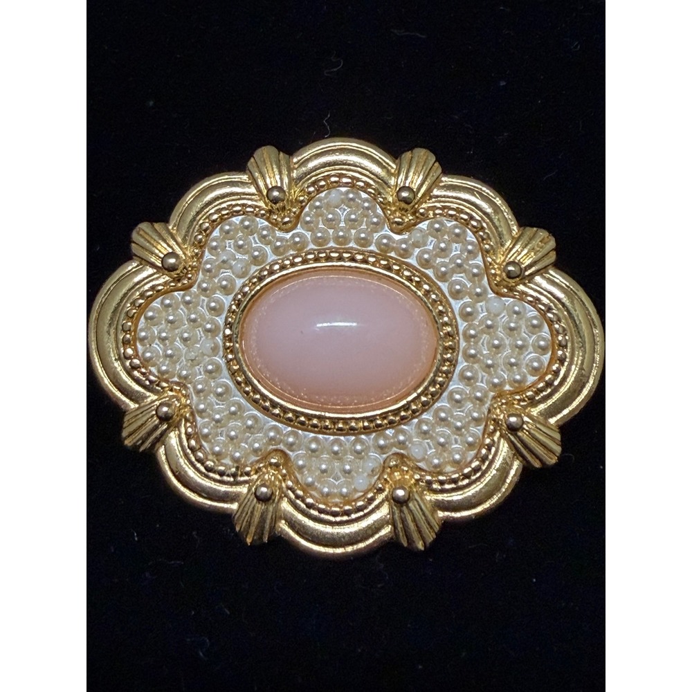 Vintage Gold Tone Pink Cabochon Faux Pearl Scalloped Oval Brooch Pin
